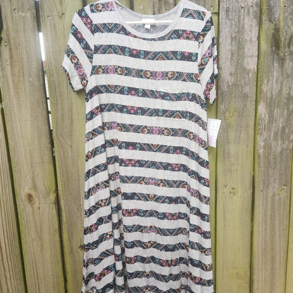LuLaRoe Dresses & Skirts - NWT LULAROE Carly dress